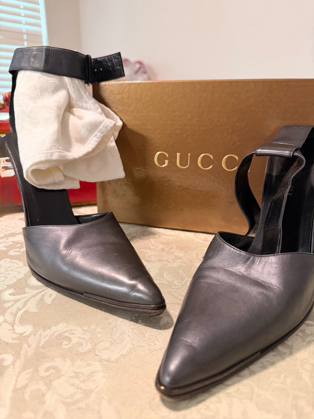 ✨✨✨ Archival Vintage Tom Ford for Gucci Gray Metallic Runway Pumps 41 ✨ RARE